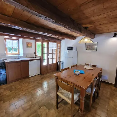 Vakantiehuis Charming And Spacious With Shared Pool Saint-Saud-Lacoussière