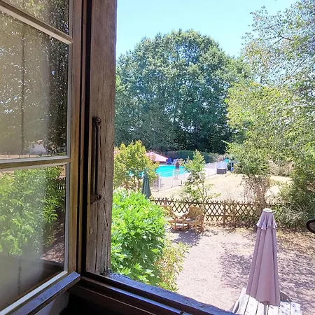 Vakantiehuis Charming And Spacious With Shared Pool Saint-Saud-Lacoussière