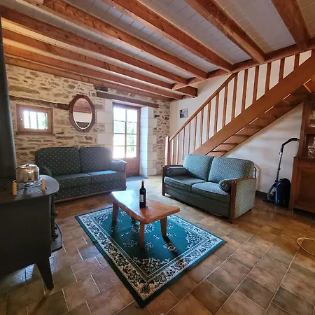 Charming And Spacious With Shared Pool Vakantiehuis *