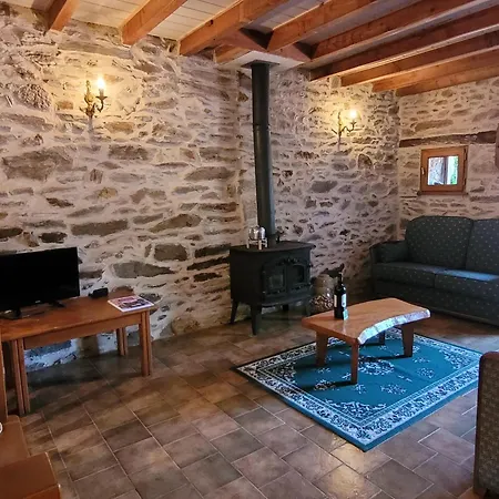 Charming And Spacious With Shared Pool * Saint-Saud-Lacoussière