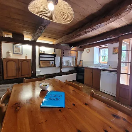 Charming And Spacious With Shared Pool Saint-Saud-Lacoussière