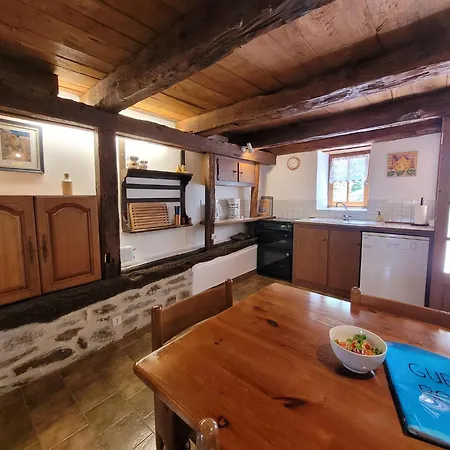 Vakantiehuis Charming And Spacious With Shared Pool Saint-Saud-Lacoussière