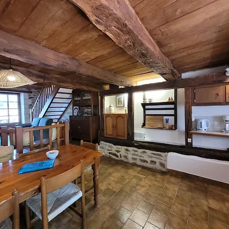 Charming And Spacious With Shared Pool Vakantiehuis *