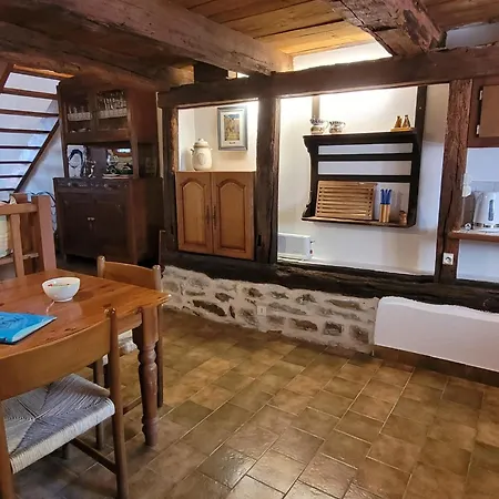 Charming And Spacious With Shared Pool *