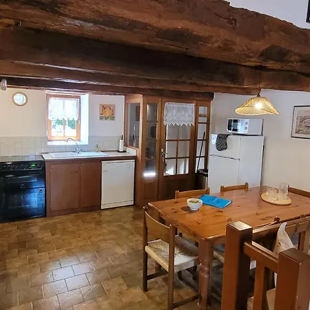 Charming And Spacious With Shared Pool