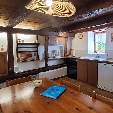 Vakantiehuis Charming And Spacious With Shared Pool Saint-Saud-Lacoussière