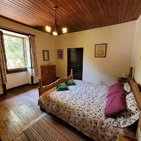Charming And Spacious With Shared Pool Saint-Saud-Lacoussière