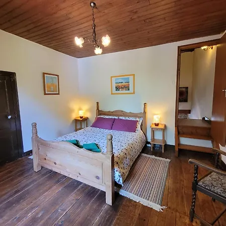 Charming And Spacious With Shared Pool * Saint-Saud-Lacoussière