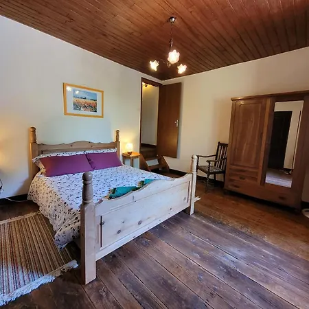 Charming And Spacious With Shared Pool Vakantiehuis *