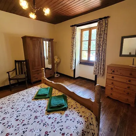 Charming And Spacious With Shared Pool Vakantiehuis Saint-Saud-Lacoussière
