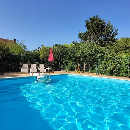 Charming And Spacious With Shared Pool Saint-Saud-Lacoussière