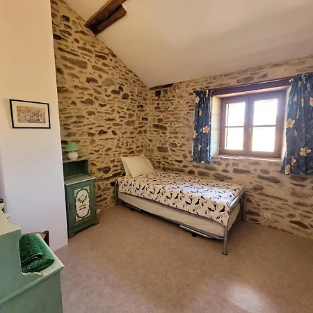 Charming And Spacious With Shared Pool Vakantiehuis *