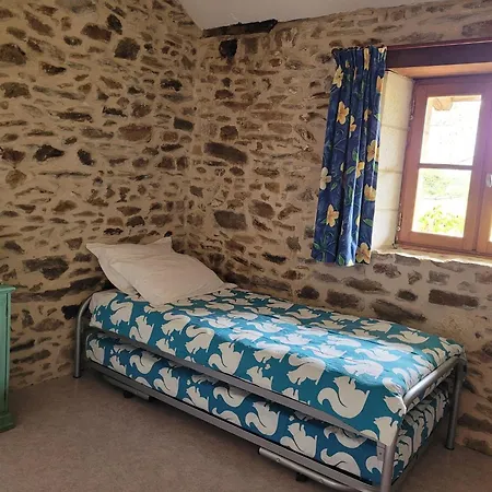 Charming And Spacious With Shared Pool *