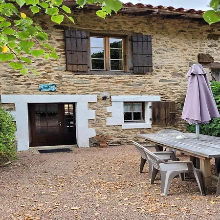 Charming And Spacious With Shared Pool